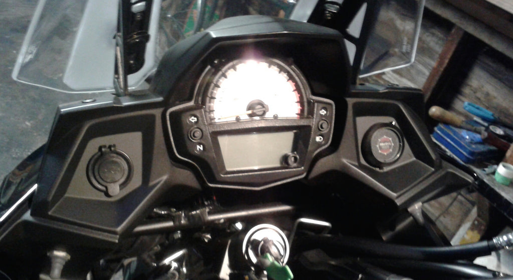 Marlin's Quest Compass in BLACK TOCS Multi-Purpose Tape / Screw On Mount - Satellite Driven